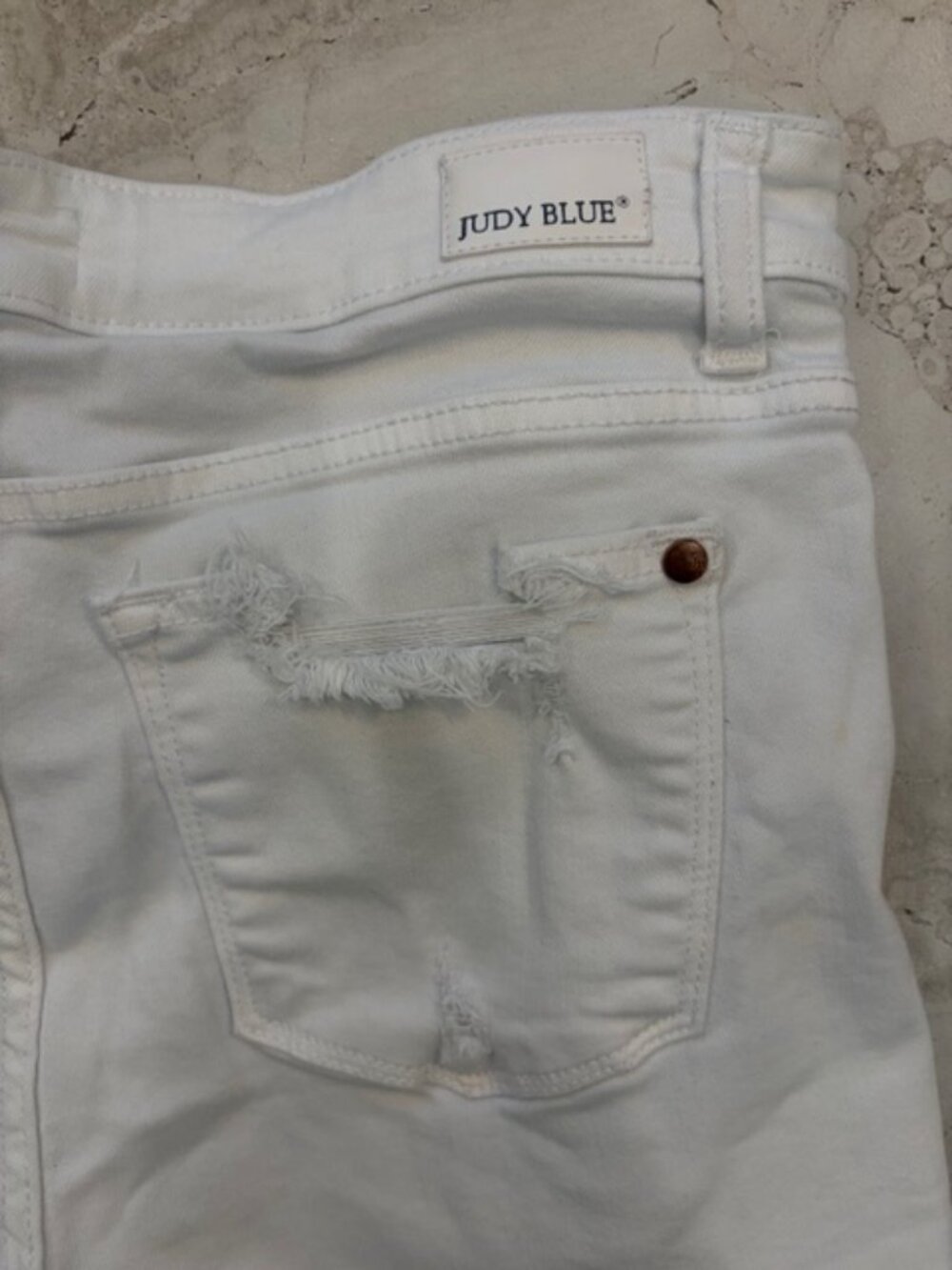 Judy Blue Jean Shorts Women Sz M White Denim Cut Off Distressed Thrashed Summer - Picture 3 of 9